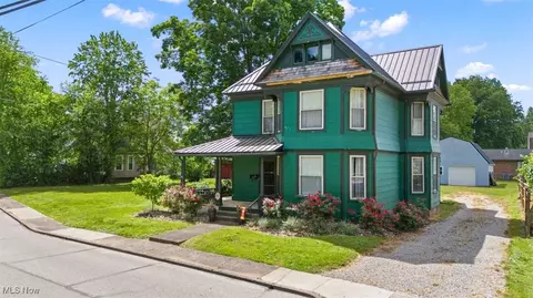 111 W 4 12 St, Williamstown, WV 26187