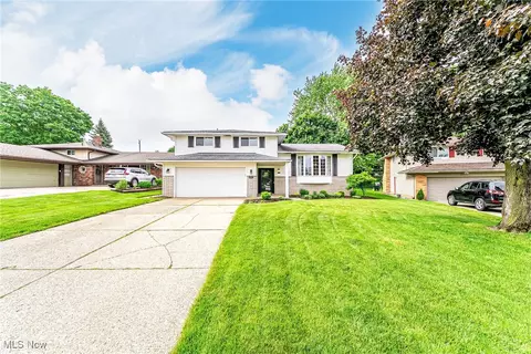 21517 Nottingham Dr, Fairview Park, OH 44126