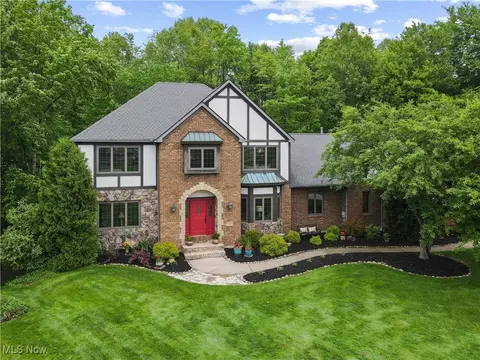 868 Bentley Place Blvd, Tallmadge, OH 44278