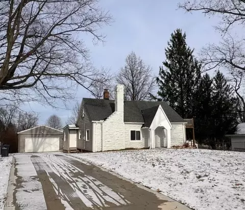 6103 Dora Blvd, Independence, OH 44131