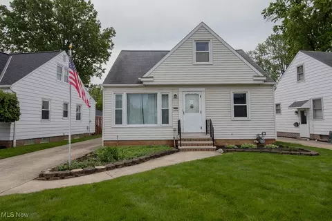 31910 Pendley Rd, Willowick, OH 44095
