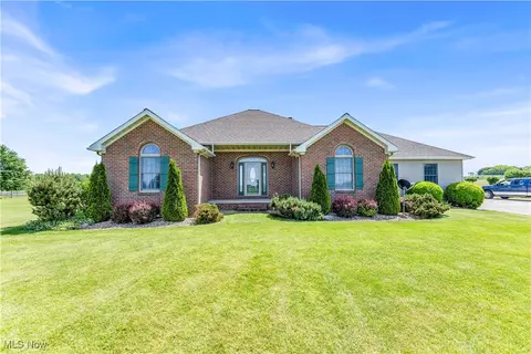 9903 Vermilion Rd, Amherst, OH 44001