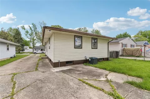 546 Wesley Ave, Elyria, OH 44035 photo 8