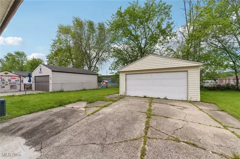 546 Wesley Ave, Elyria, OH 44035 photo 9