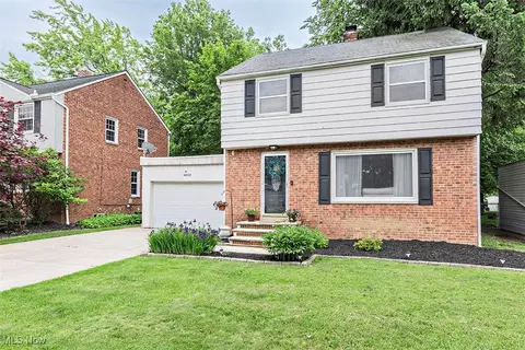 4892 Oakland Dr, Lyndhurst, OH 44124