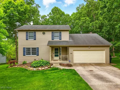 2932 Duquesne Dr, Stow, OH 44224