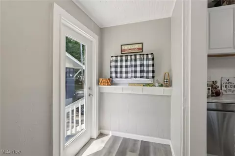Entry Way - 932 W 43rd St, Ashtabula, OH 44004 photo 4 of 12