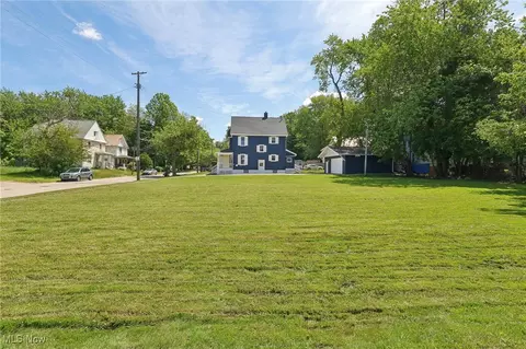 Exterior - 932 W 43rd St, Ashtabula, OH 44004 photo 7 of 8
