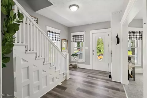 Entry Way - 932 W 43rd St, Ashtabula, OH 44004 photo 1 of 12