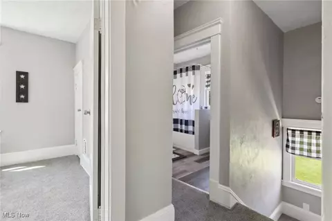 Entry Way - 932 W 43rd St, Ashtabula, OH 44004 photo 10 of 12