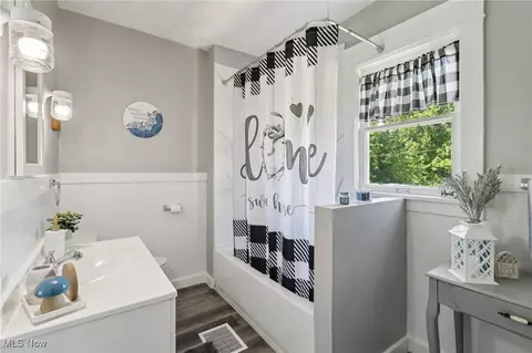 Bath - 932 W 43rd St, Ashtabula, OH 44004 photo 1 of 3
