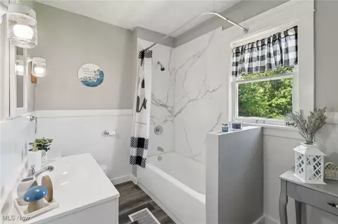 Bath - 932 W 43rd St, Ashtabula, OH 44004 photo 2 of 3