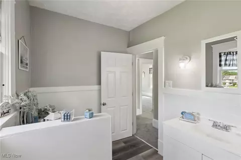 Entry Way - 932 W 43rd St, Ashtabula, OH 44004 photo 9 of 12