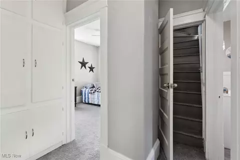 Entry Way - 932 W 43rd St, Ashtabula, OH 44004 photo 7 of 12