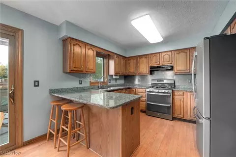 Kitchen - 125 Duke Ct, Elyria, OH 44035 photo 3 of 4
