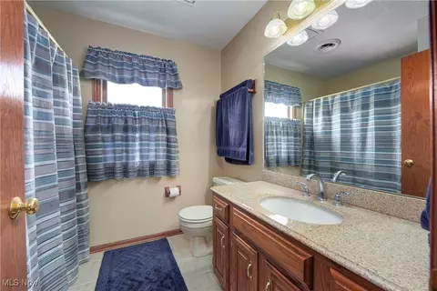 Bath - 125 Duke Ct, Elyria, OH 44035 photo 3 of 4