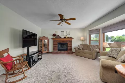 Living - 125 Duke Ct, Elyria, OH 44035 photo 4 of 4