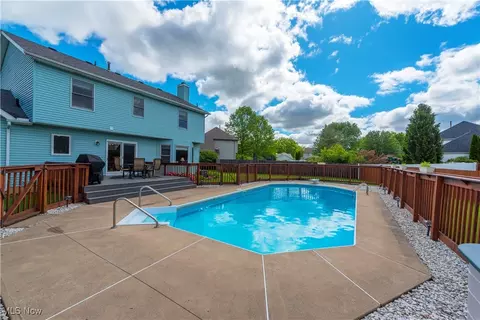 Exterior - 125 Duke Ct, Elyria, OH 44035 photo 8 of 10