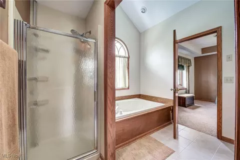 Bath - 125 Duke Ct, Elyria, OH 44035 photo 2 of 4