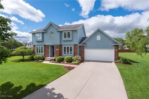 Exterior - 125 Duke Ct, Elyria, OH 44035 photo 2 of 10