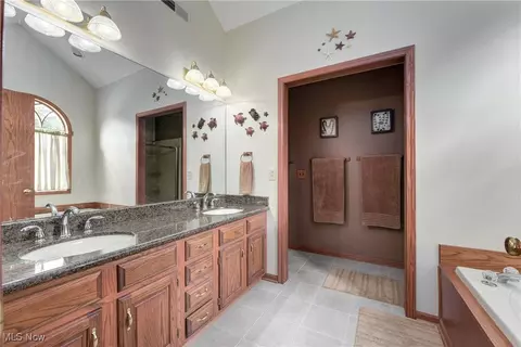 Bath - 125 Duke Ct, Elyria, OH 44035 photo 1 of 4