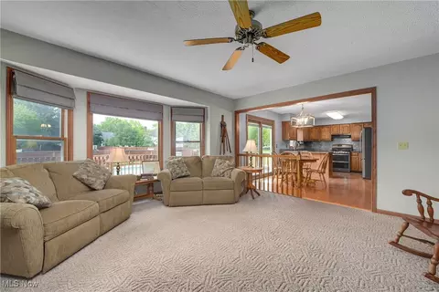Living - 125 Duke Ct, Elyria, OH 44035 photo 1 of 4