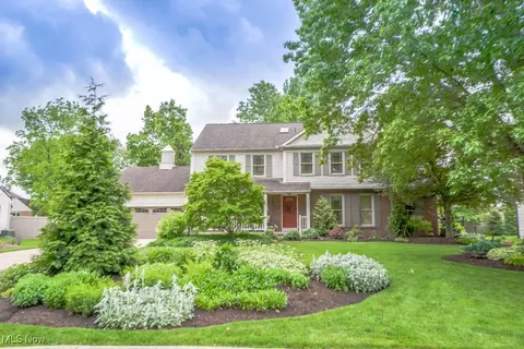 2872 Aylesbury St NW, North Canton, OH 44720