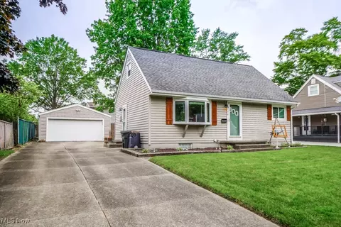 716 Tallkron Dr, Akron, OH 44305