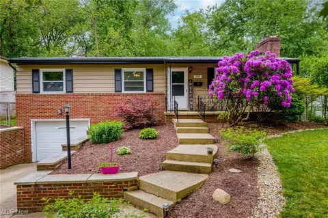 1070 Middlecoff Dr, Akron, OH 44313