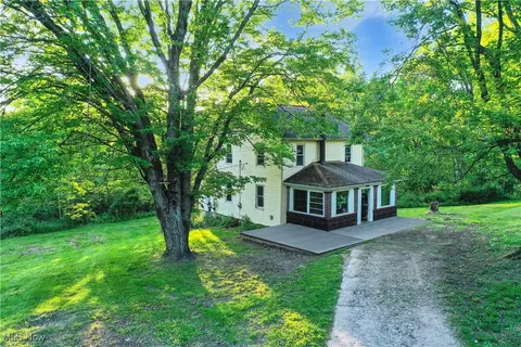 5981 Westfall St SE, Waynesburg, OH 44688
