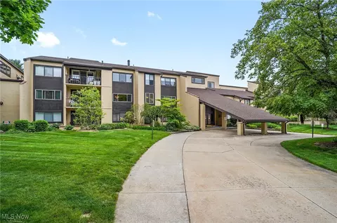 186 Court Dr #201, Fairlawn, OH 44333