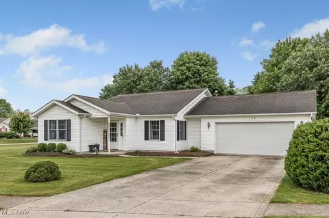 110 Parkside Dr, Creston, OH 44217 photo 2
