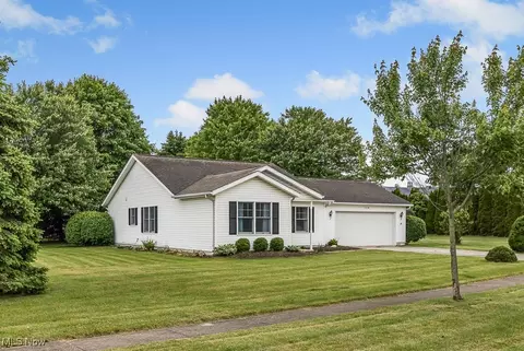 110 Parkside Dr, Creston, OH 44217 photo 3