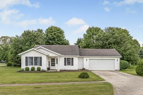 110 Parkside Dr, Creston, OH 44217 photo 4