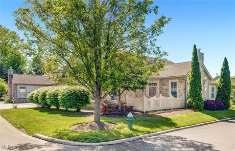 190 Sandover Dr, Aurora, OH 44202