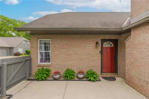 4018 Villas Dr, Stow, OH 44224