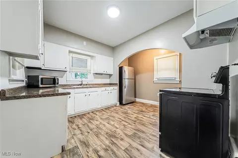 803 East Ave, Elyria, OH 44035 photo 9