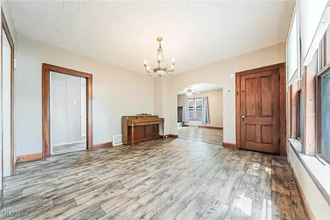 803 East Ave, Elyria, OH 44035 photo 6