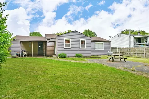 Exterior - 172 Camrose Dr, Niles, OH 44446 photo 5 of 8