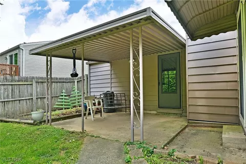 Exterior - 172 Camrose Dr, Niles, OH 44446 photo 1 of 8