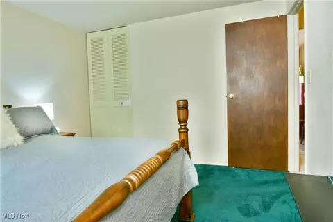 Bedroom - 172 Camrose Dr, Niles, OH 44446 photo 2 of 5