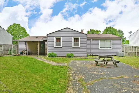 Exterior - 172 Camrose Dr, Niles, OH 44446 photo 6 of 8