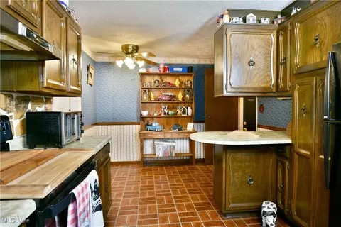 Kitchen - 172 Camrose Dr, Niles, OH 44446 photo 5 of 5