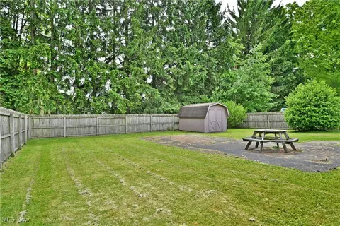 Exterior - 172 Camrose Dr, Niles, OH 44446 photo 4 of 8