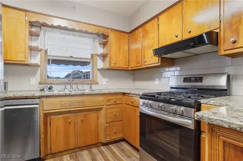 304 E Dresden Ave, Akron, OH 44301 photo 9