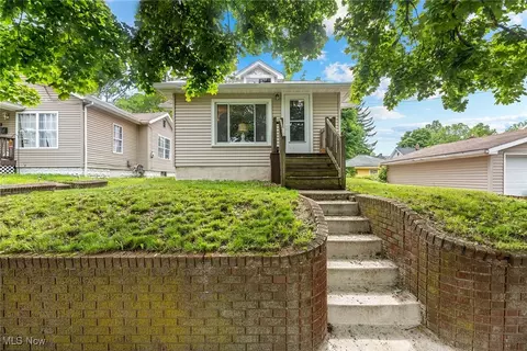 725 Saint Clair Ave, Barberton, OH 44203