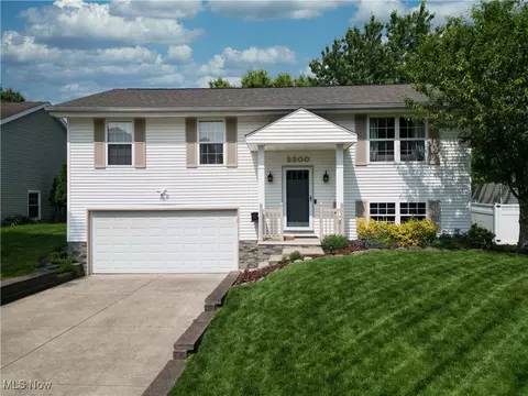 2200 Plymouth Ln, Cuyahoga Falls, OH 44221