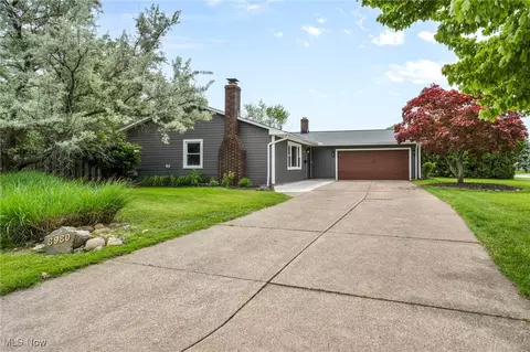8980 Lake Overlook Dr, Mentor, OH 44060