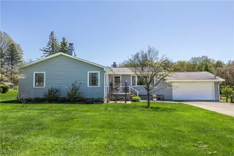 1777 Cherry Ln, Hubbard, OH 44425