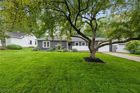 461 Overwood Rd, Akron, OH 44313